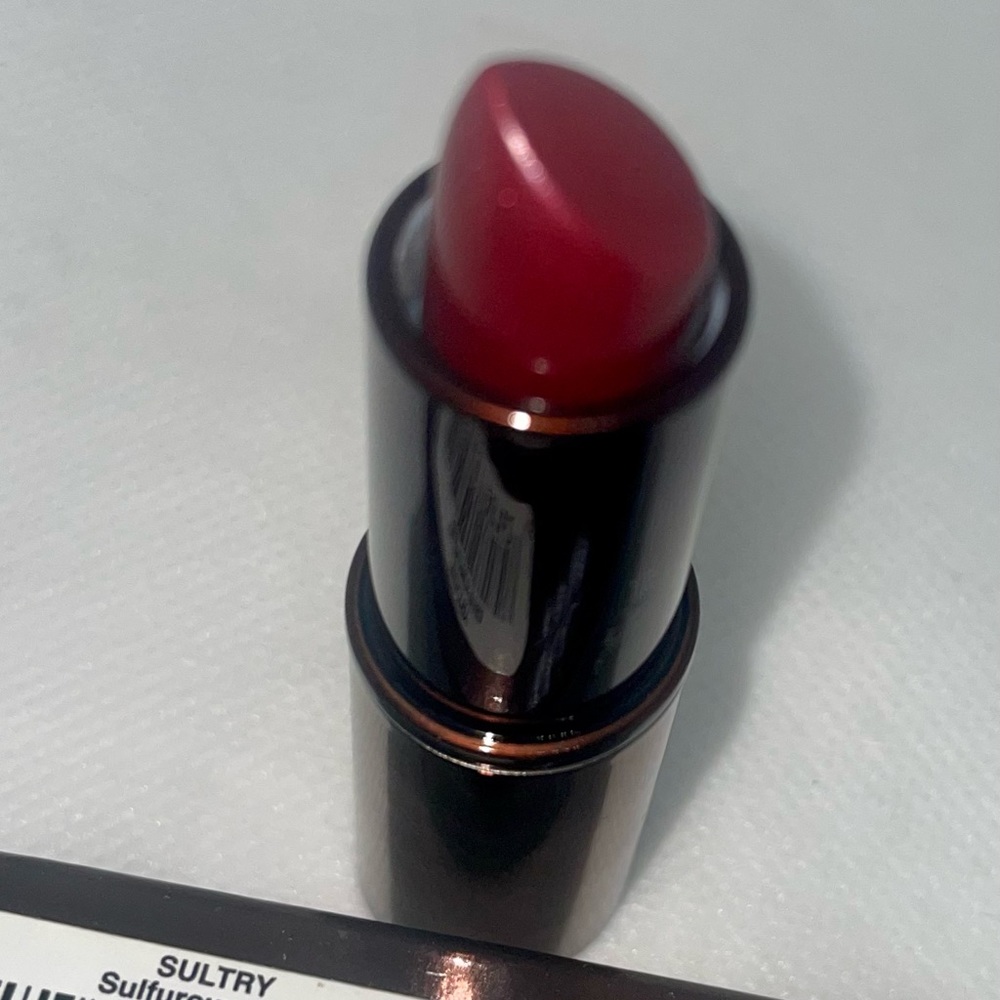COPY - ⭐️⭐️HOST PICK⭐️⭐️ Fashion Fair Lipstick Rouge à lèvres Sultry #8162 - Picture 2 of 8